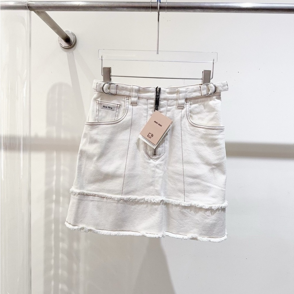 ❌sold❌🚩steal authentic Miu Miu White Frayed Mini Skirt